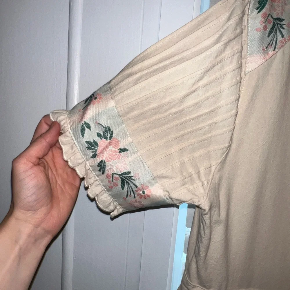 Ivy City Floral Cream Midi Dress - Picture 7 of 8